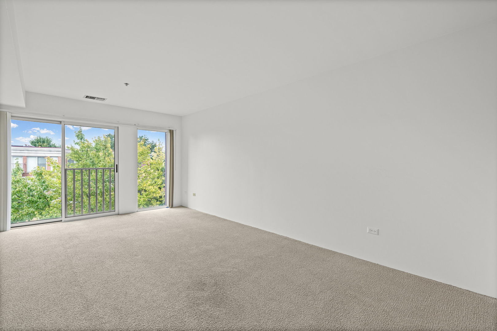 382 Kelburn Road, Unit 321 Deerfield, IL 60015 - Photo 7 of 17 Gallery Image 7