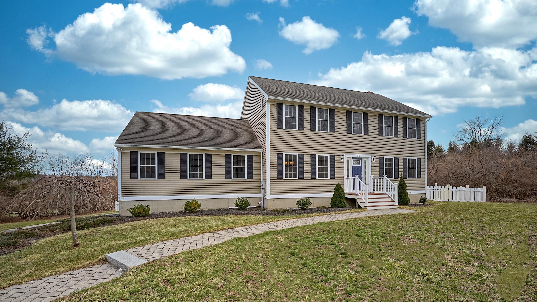 114 High Street Stratham, NH 03885 - Photo 1 of 38 Gallery Image 1