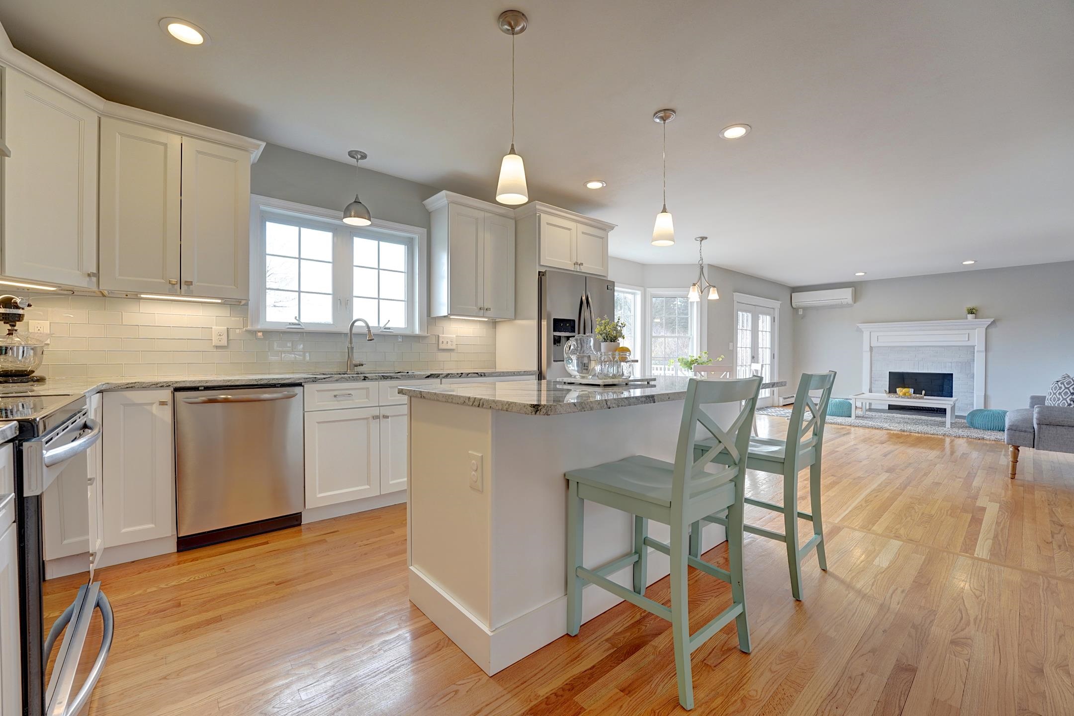 114 High Street Stratham, NH 03885 - Photo 4 of 38 Gallery Image 4