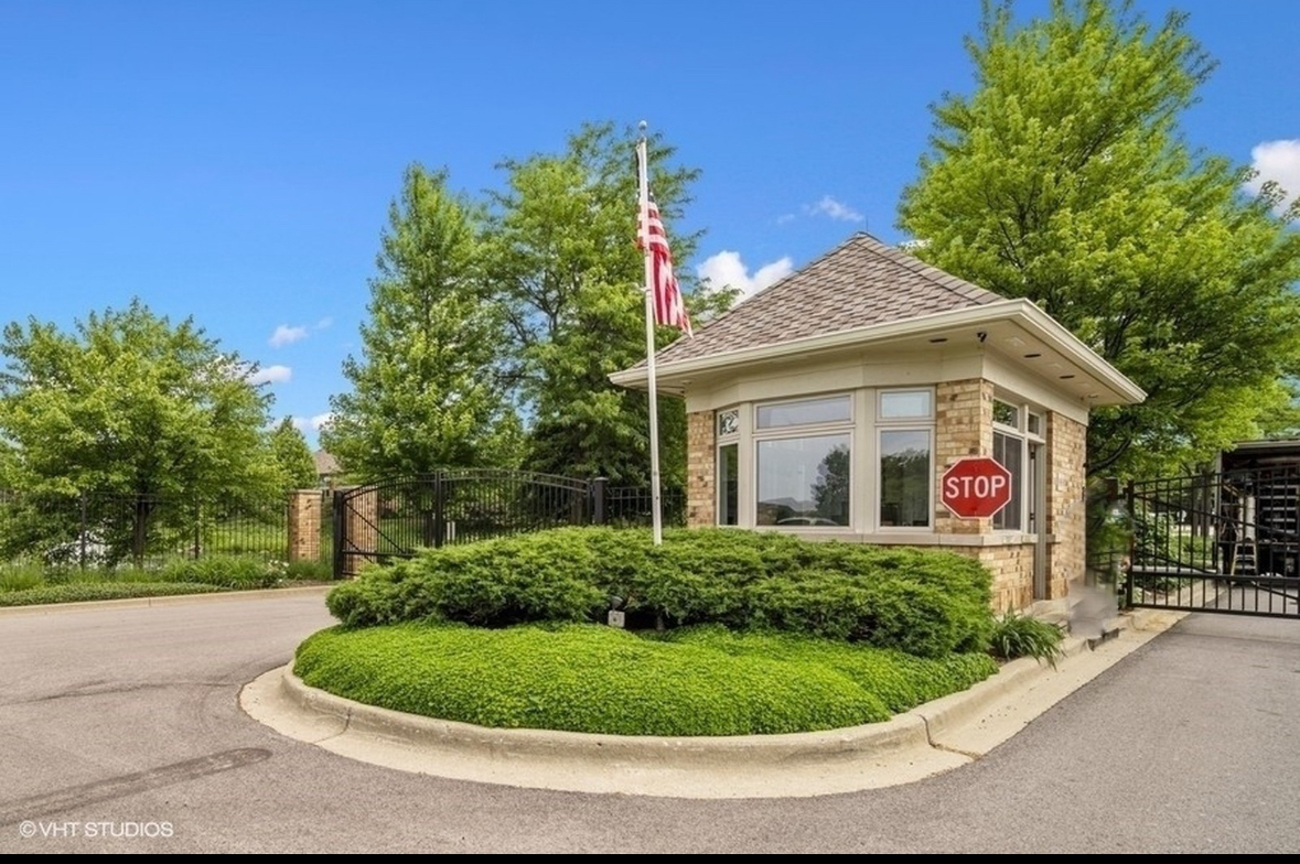 857 Country Club Lane Northbrook, IL 60062 - Photo 16 of 27 a front view of a house with a yard