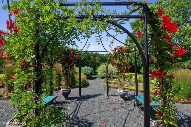 857 Country Club Lane Northbrook, IL 60062 - Photo 24 of 27 a picture of flowers