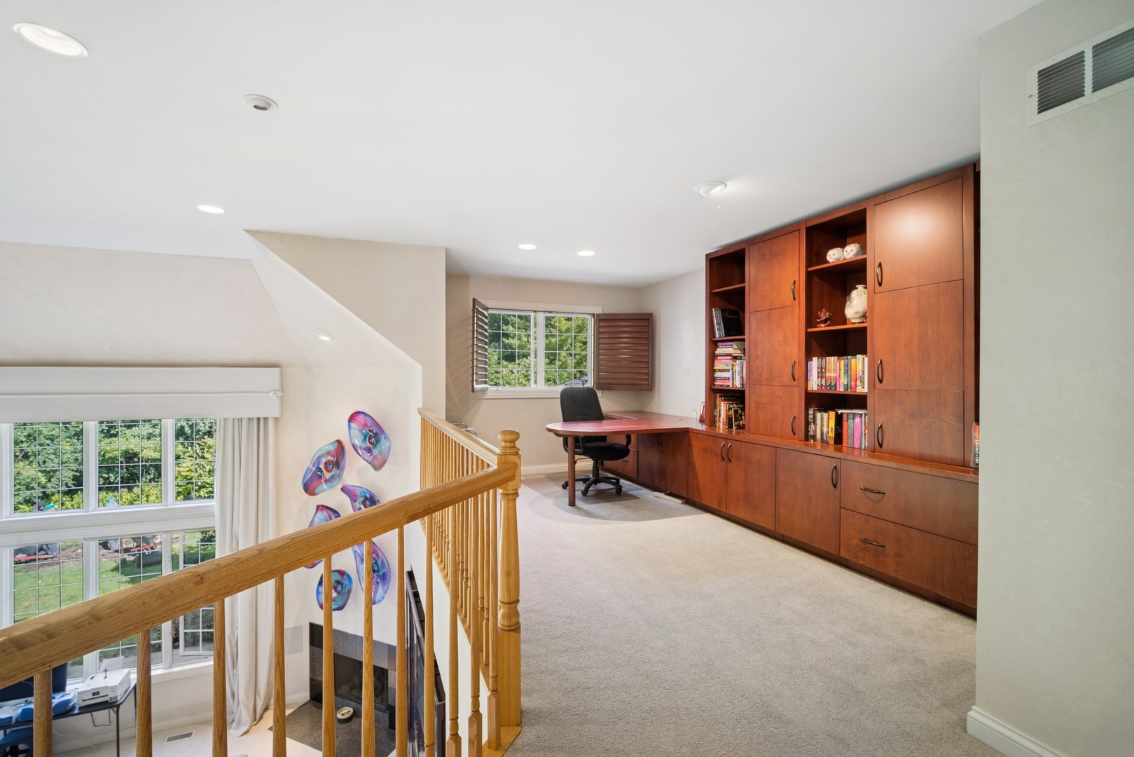 857 Country Club Lane Northbrook, IL 60062 - Photo 9 of 27 a view of a hallway with livingroom and furniture