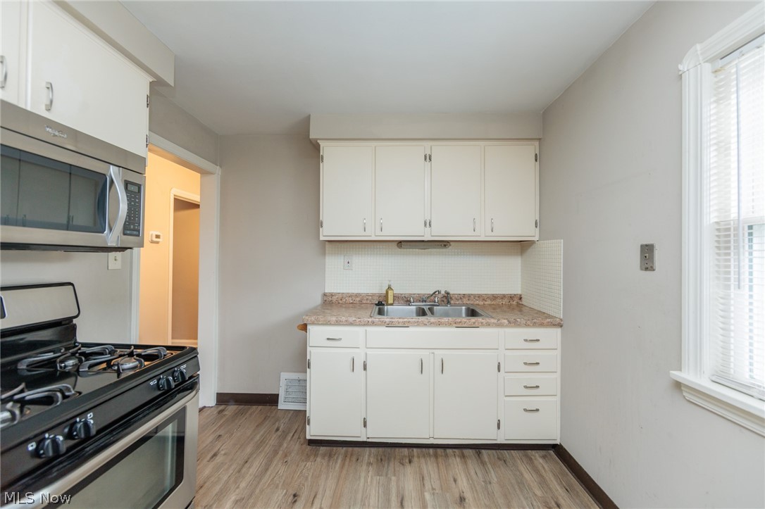1551 Winchester Road Cleveland, OH 44124 - Photo 8 of 48