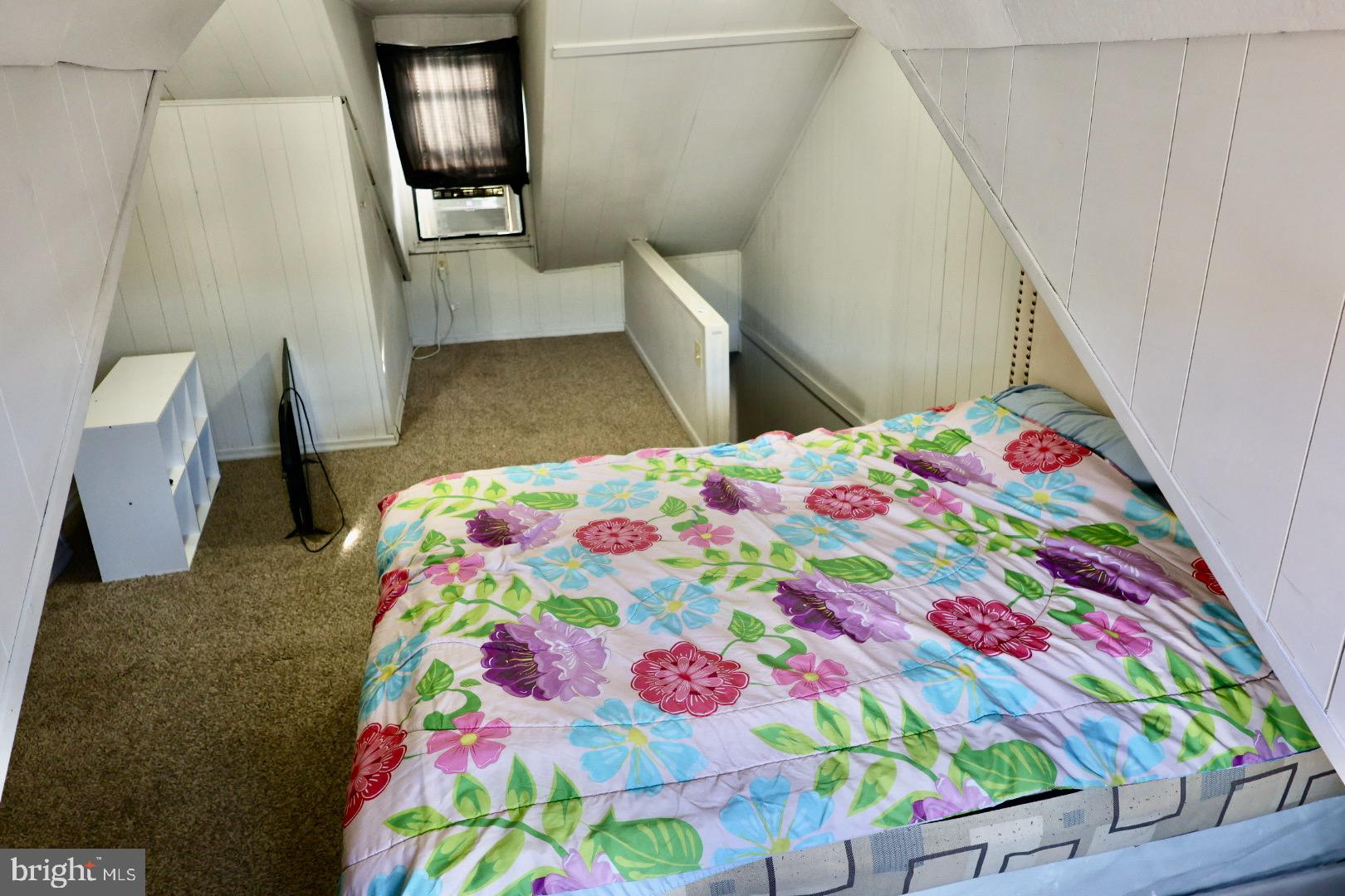 952 Moss Street Reading, PA 19604 - Photo 21 of 32 3rd bedroom