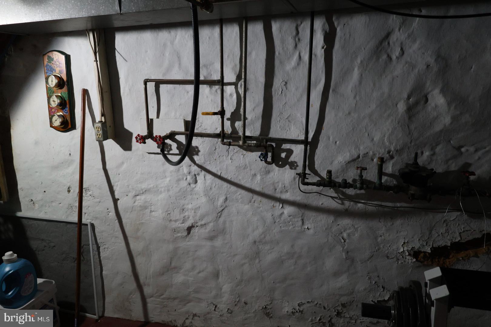 952 Moss Street Reading, PA 19604 - Photo 26 of 32 Washer and Dryer hookups