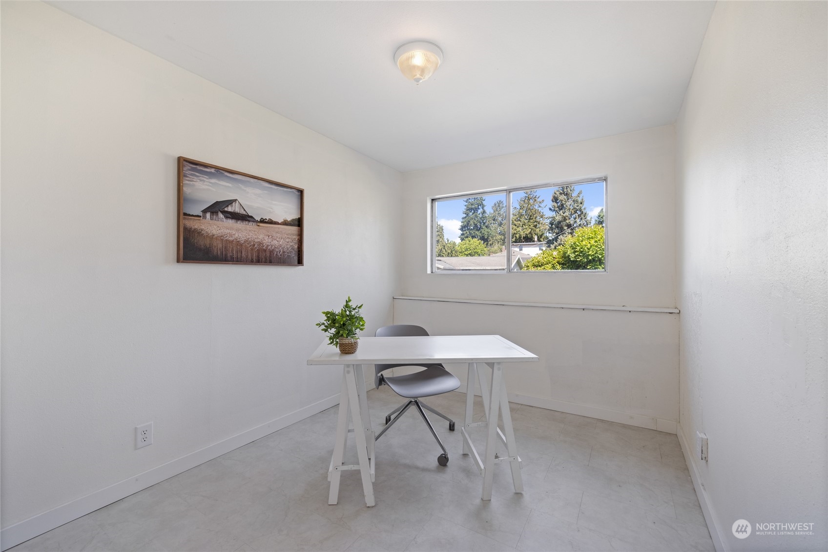3127 South Walden Street Seattle, WA 98144 - Photo 27 of 39 a workspace with furniture and a window