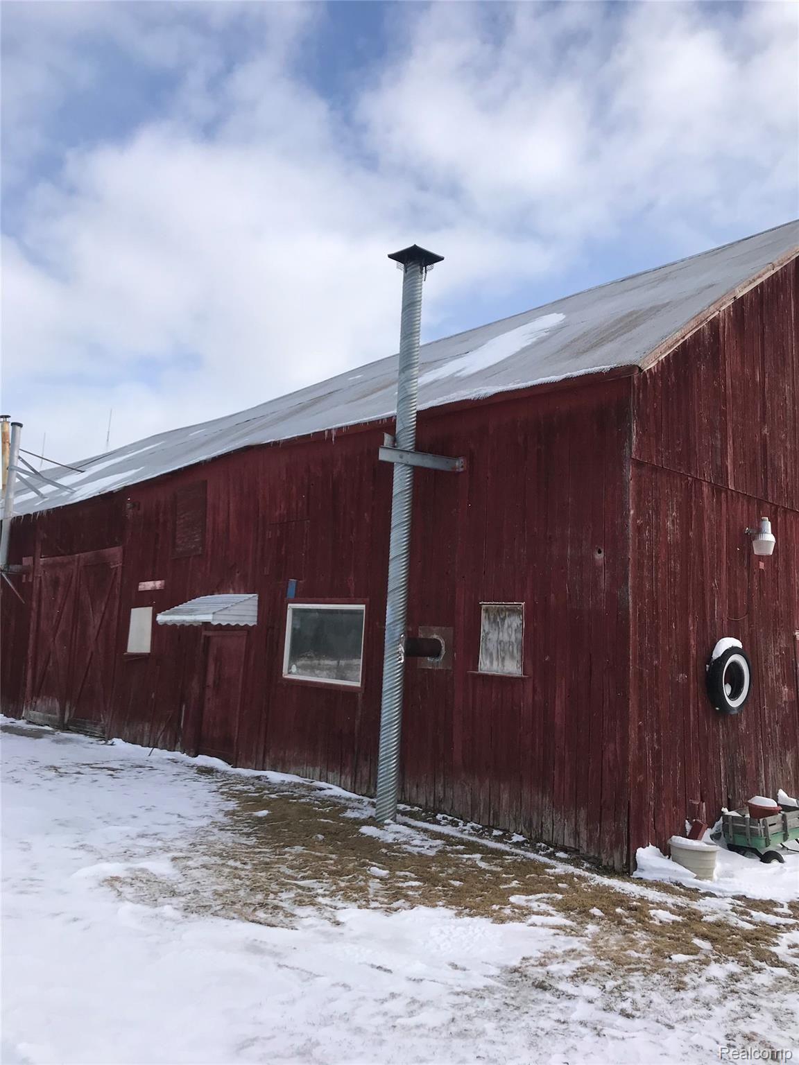 8012 Big Hand Road Columbus, MI 48063 - Photo 7 of 8 big hand barn side.jpg