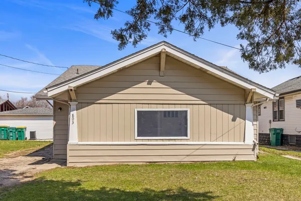 $190,000 | 803 1st Avenue, Joliet, IL 60433