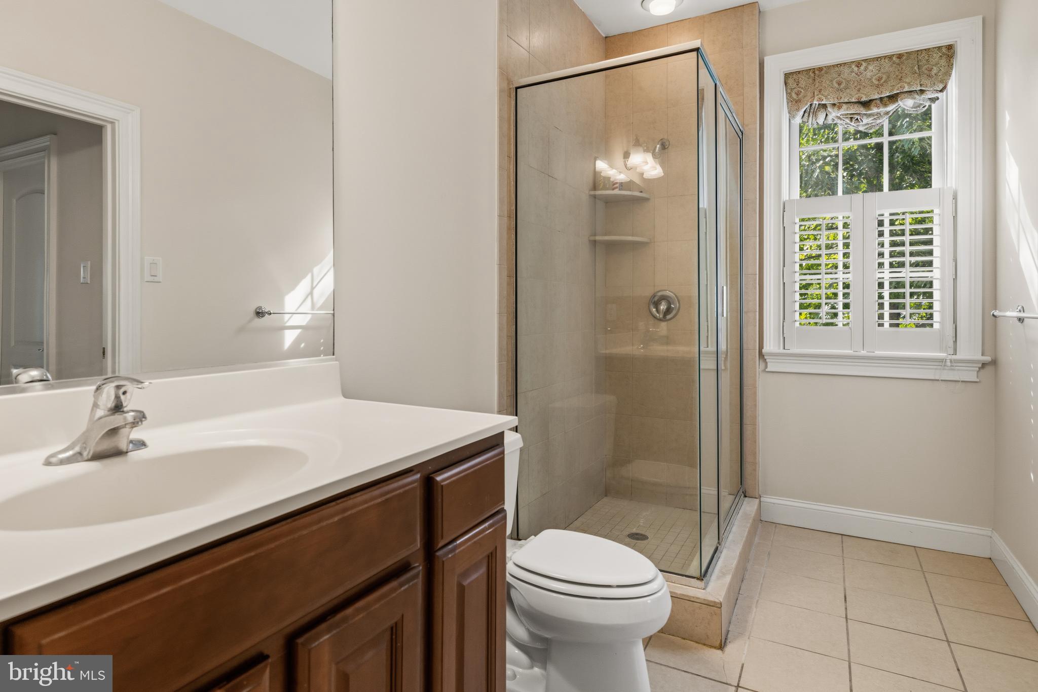 265 Walter Road Chalfont, PA 18914 - Photo 35 of 83 First floor bathroom w/ bedroom & hallway access