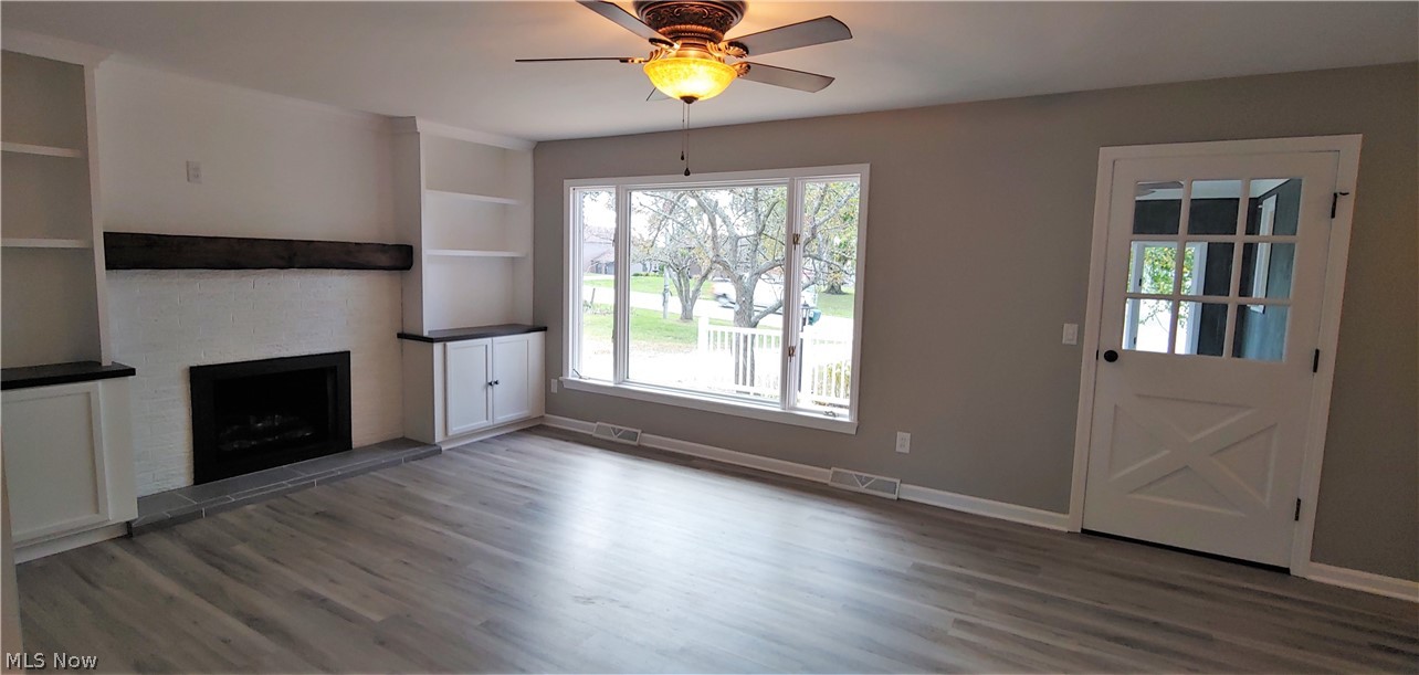 3448 Austinburg Road Ashtabula, OH 44004 - Photo 4 of 25 Natural light floods the LR. Dorr opens to 4 Season Sun Room