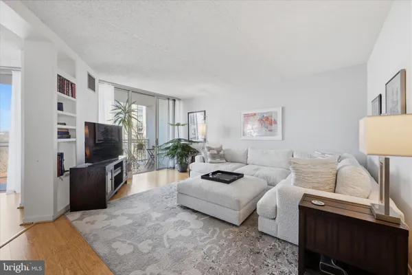 $450,000 | 2301 Cherry Street, Unit 4A, Philadelphia, PA 19103