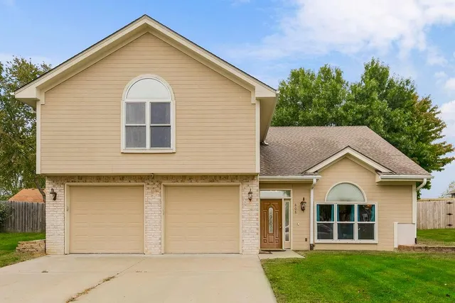 $350,000 | 808 East 16th Street, Kearney, MO 64060
