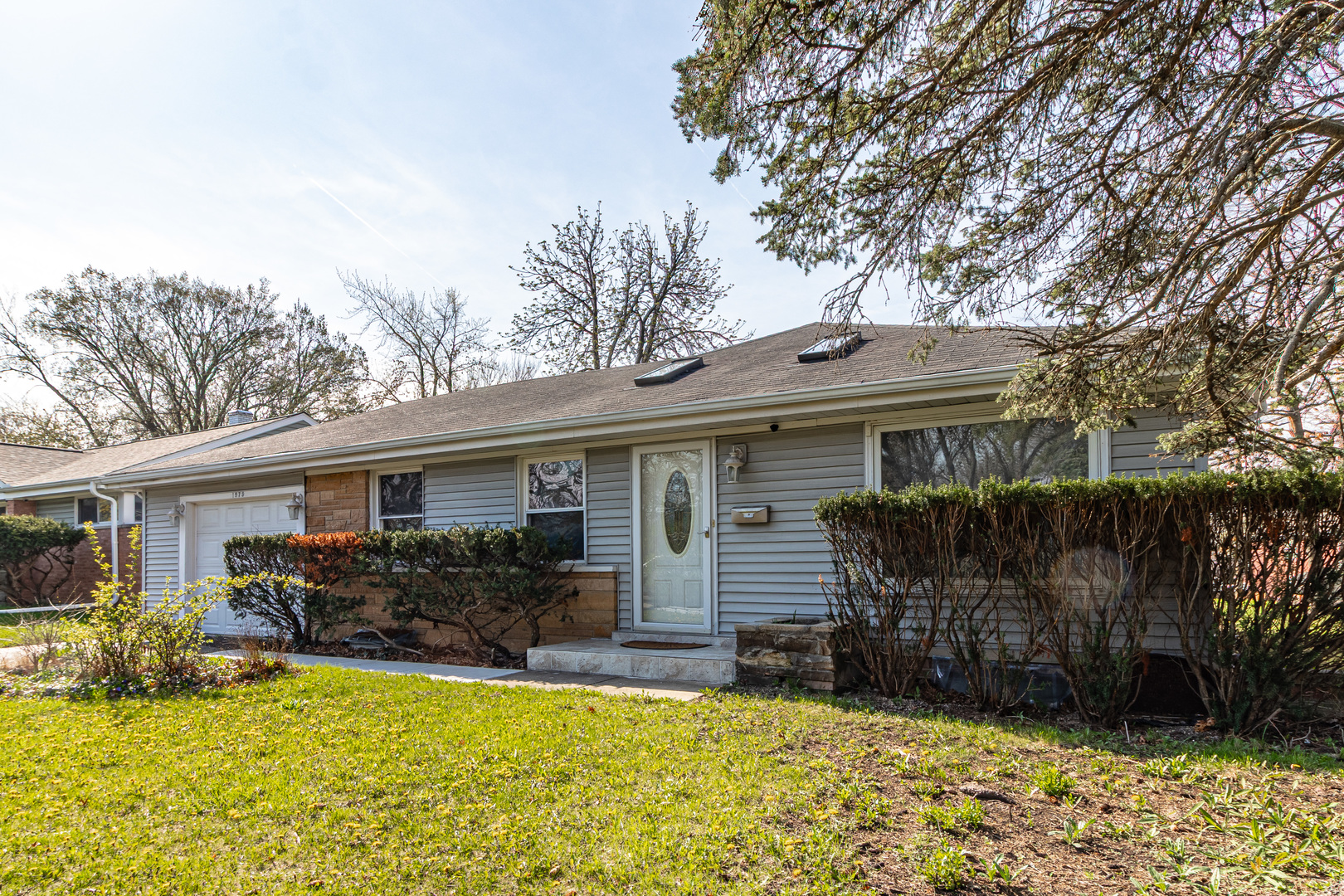 1979 Dundee Road Northbrook, IL 60062 - Photo 2 of 28 a view of a house with a patio