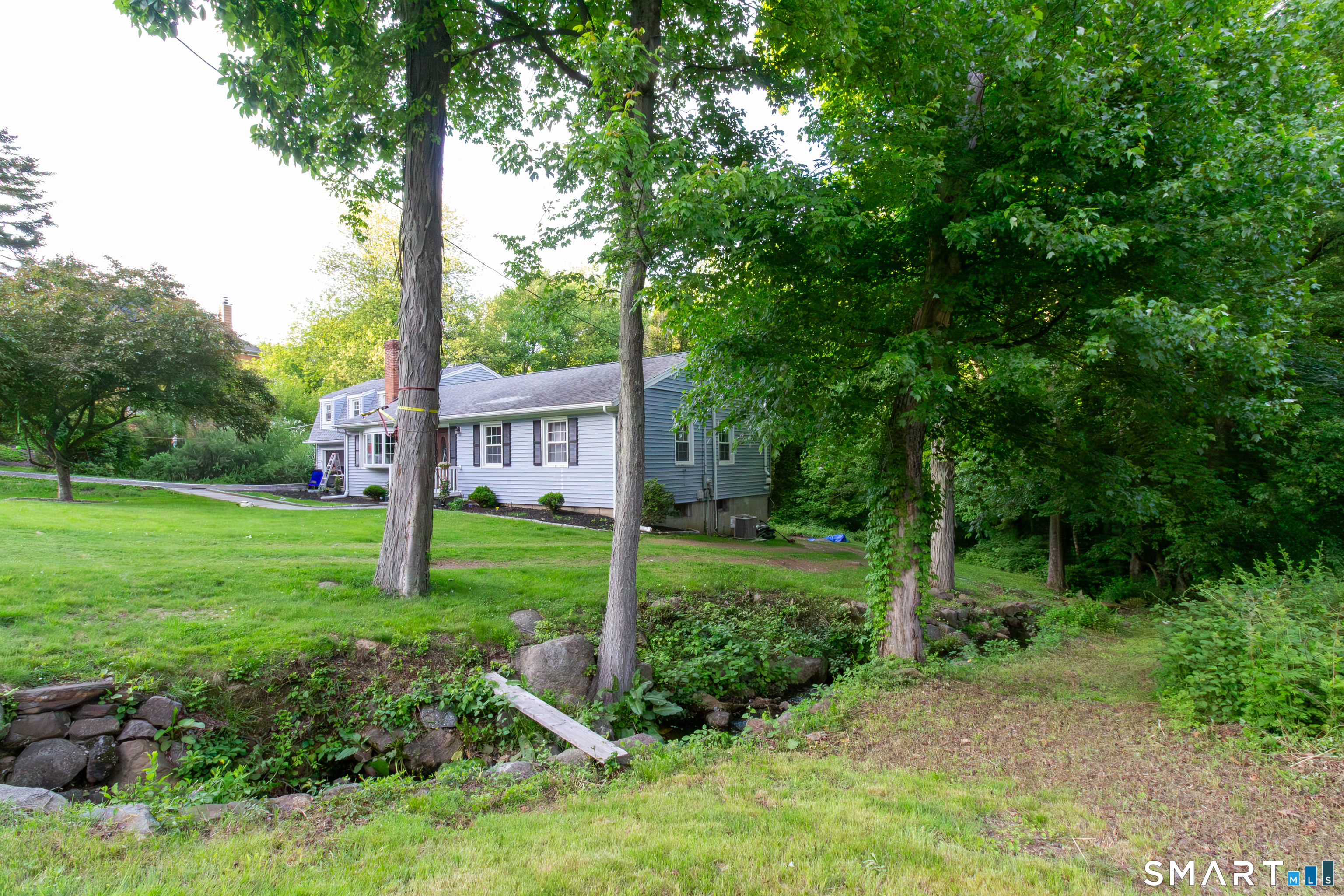 23 Great Neck Road Trumbull, CT 06611 - Photo 4 of 37