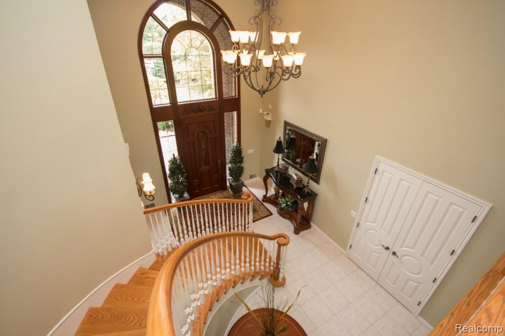 590 Sheldon Court Rochester, MI 48306 - Photo 19 of 99 19 Foyer.jpg