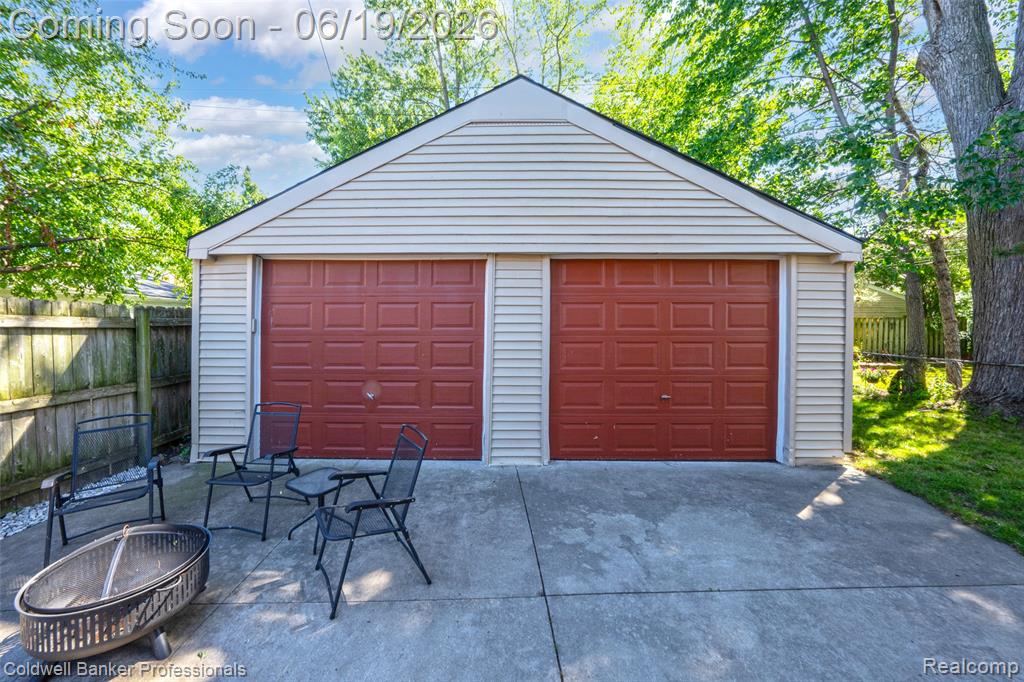 1625 Hampton Road Grosse Pointe, MI 48236 - Photo 3 of 31