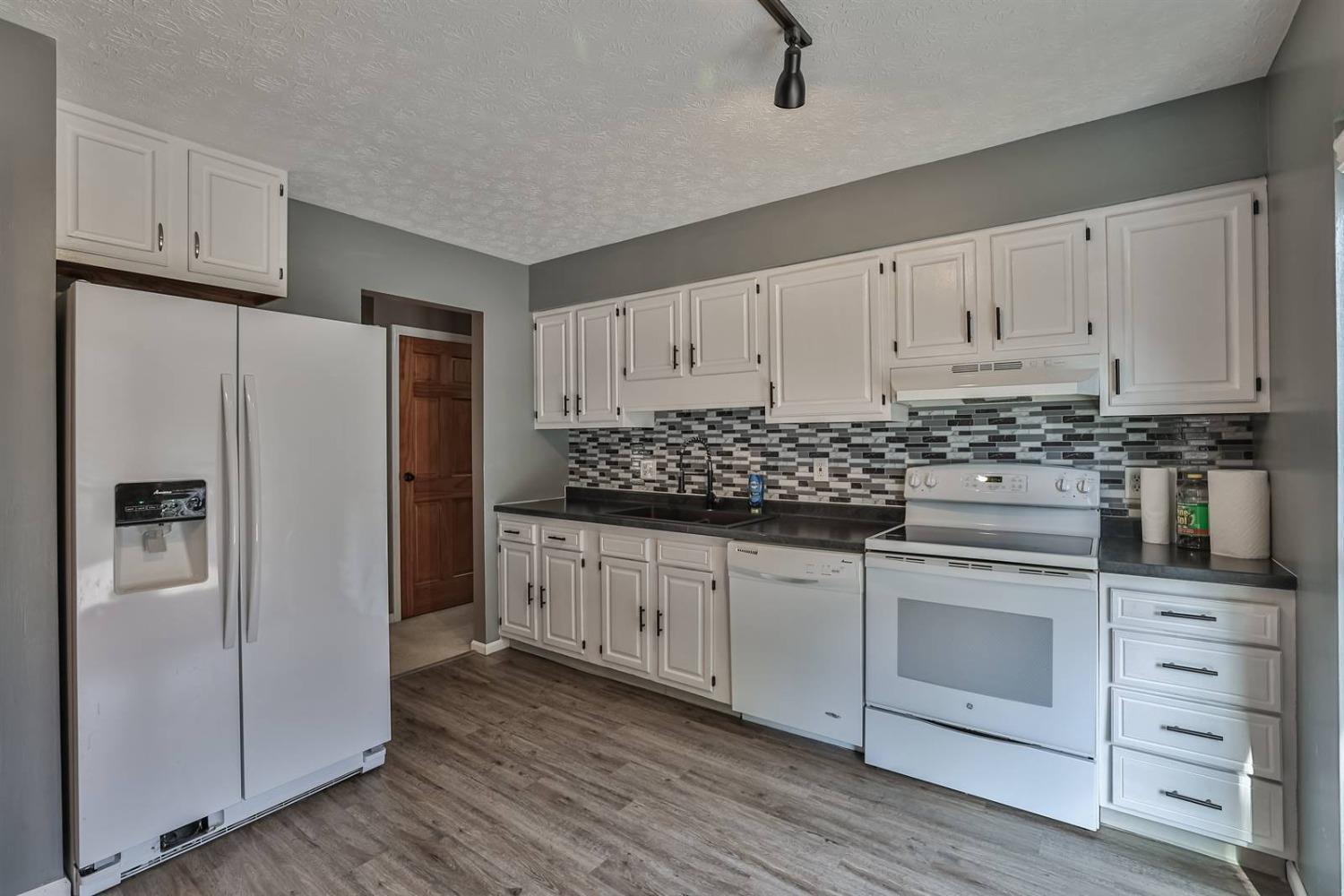 5452 Sidney Road Cincinnati, OH 45238 - Photo 9 of 25