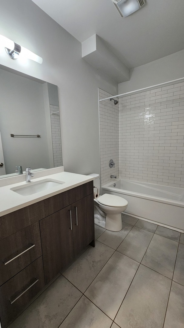 4428 North Sheridan Road, Unit 4H Chicago, IL 60640 - Photo 15 of 20