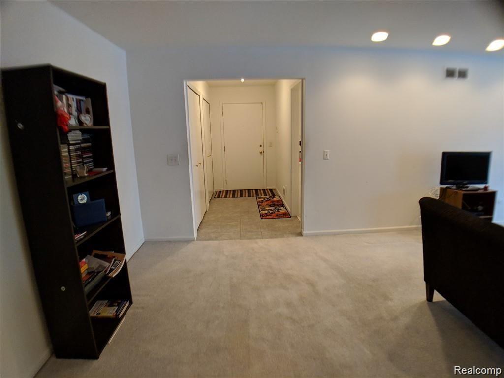29644 Middlebelt Road Farmington Hills, MI 48334 - Photo 5 of 16