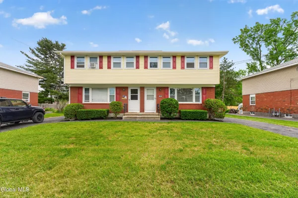 $560,000 | 30 A Commodore Street, Colonie, NY 12205