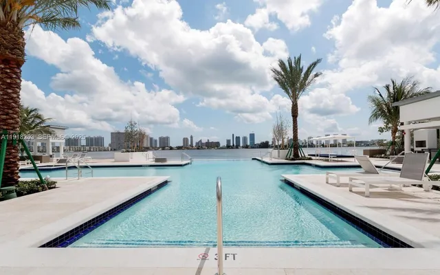 $1,100,000 | 17111 Biscayne Boulevard, Unit 2103, North Miami Beach, FL 33160