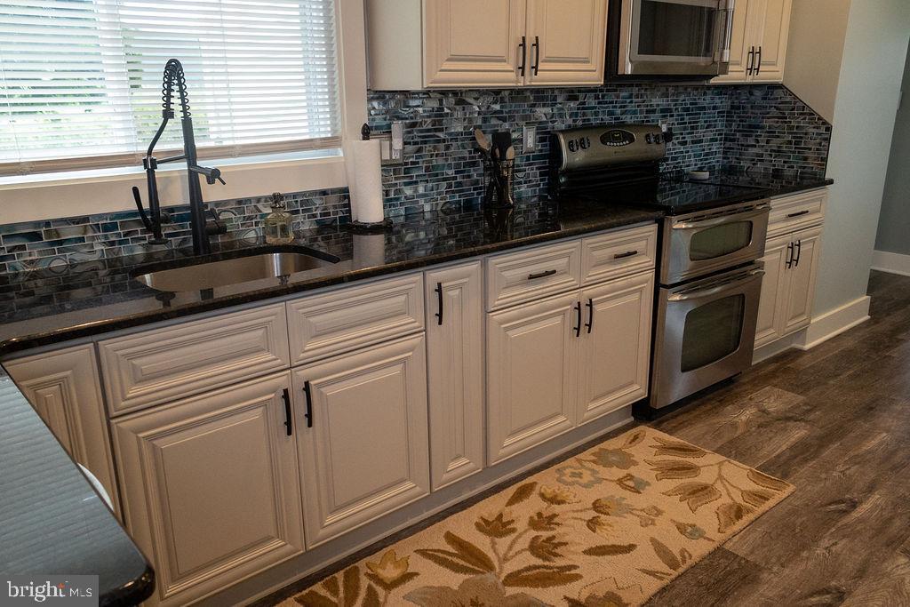500 Davis Road Barrington, NJ 08007 - Photo 3 of 35 Granite countertop