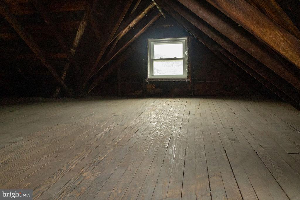 500 Davis Road Barrington, NJ 08007 - Photo 31 of 35 Walk up attic