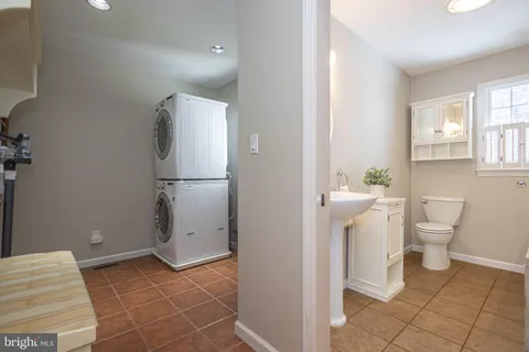 $895,000 | 9 Larkspur Lane, Lawrence Township, NJ 08648