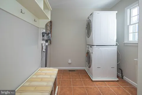 $895,000 | 9 Larkspur Lane, Lawrence Township, NJ 08648