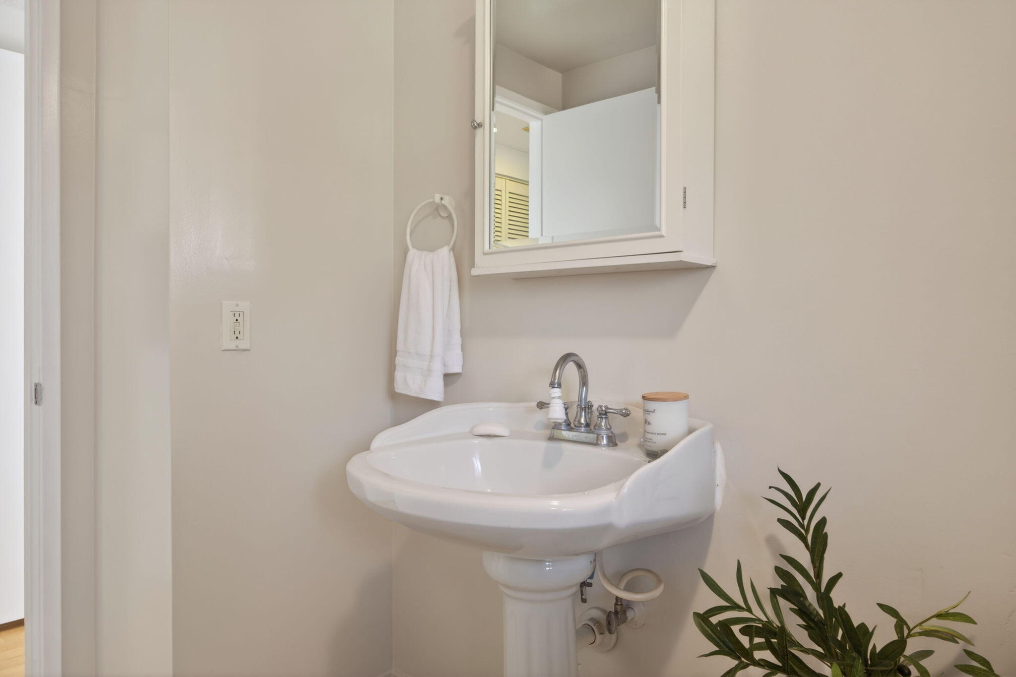 269 Moreton Bay Lane, Unit 2 Goleta, CA 93117 - Photo 25 of 49 28-web-or-mls-UpmarketMedia-268Mor-037