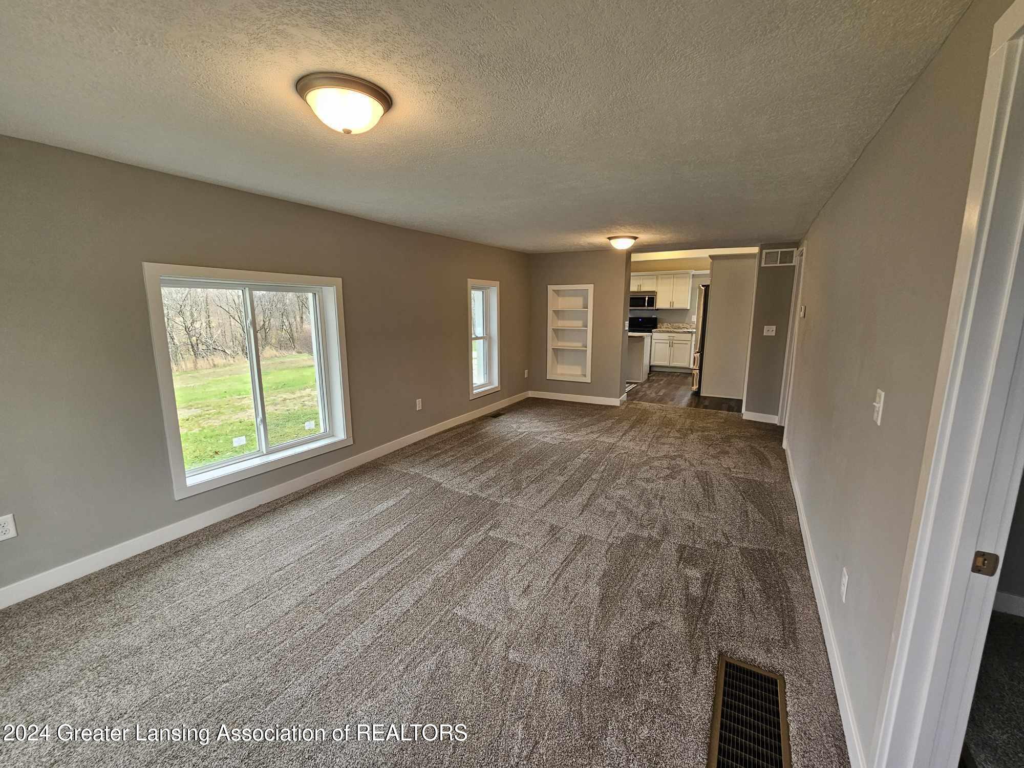 4641 Hogsback Road Eaton Rapids, MI 48827 - Photo 6 of 15 Living Room
