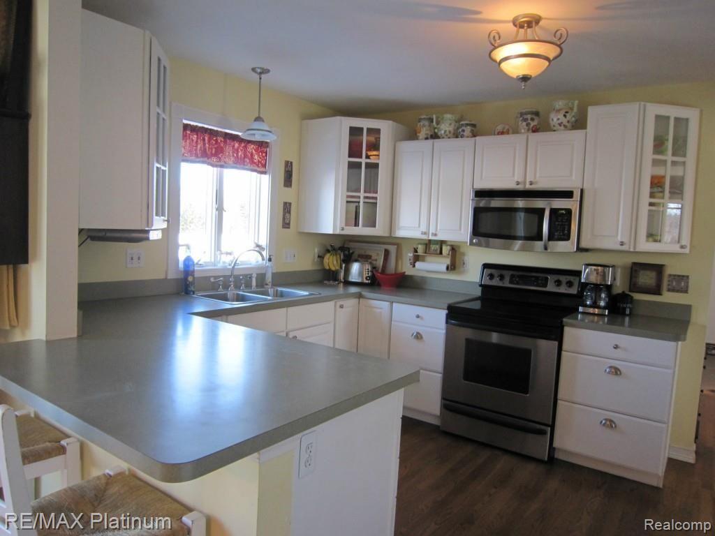 6223 Golf Club Road Howell, MI 48843 - Photo 4 of 16 golf club kitchen.jpg