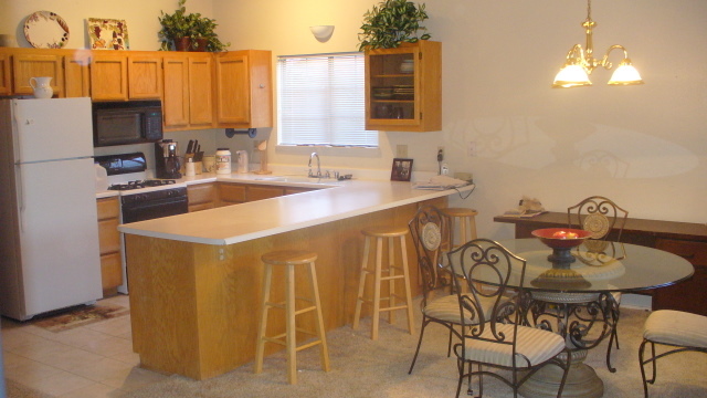 2601 Atrium Way Redding, CA 96003 - Photo 5 of 20 Kitchen and dining area combo