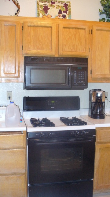 2601 Atrium Way Redding, CA 96003 - Photo 10 of 20 Built in micro and natural gas stove