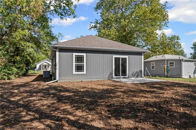 $216,900 | 844 East 7th Street, Ottawa, KS 66067