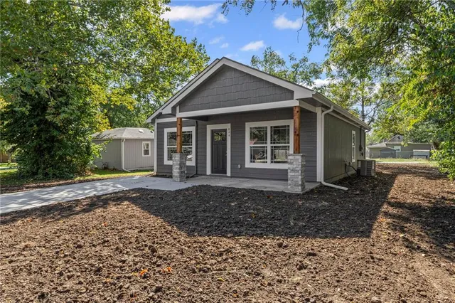 $216,900 | 844 East 7th Street, Ottawa, KS 66067