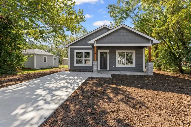 $216,900 | 844 East 7th Street, Ottawa, KS 66067