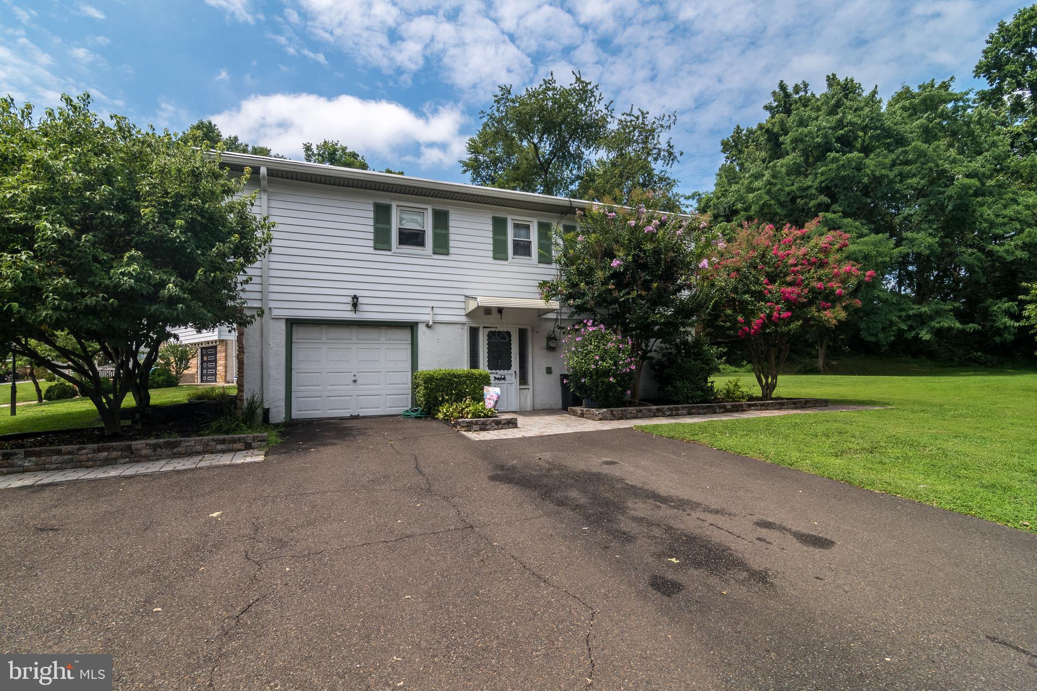 9132 Dale Road Philadelphia, PA 19115 - Photo 4 of 35 Gallery Image 4