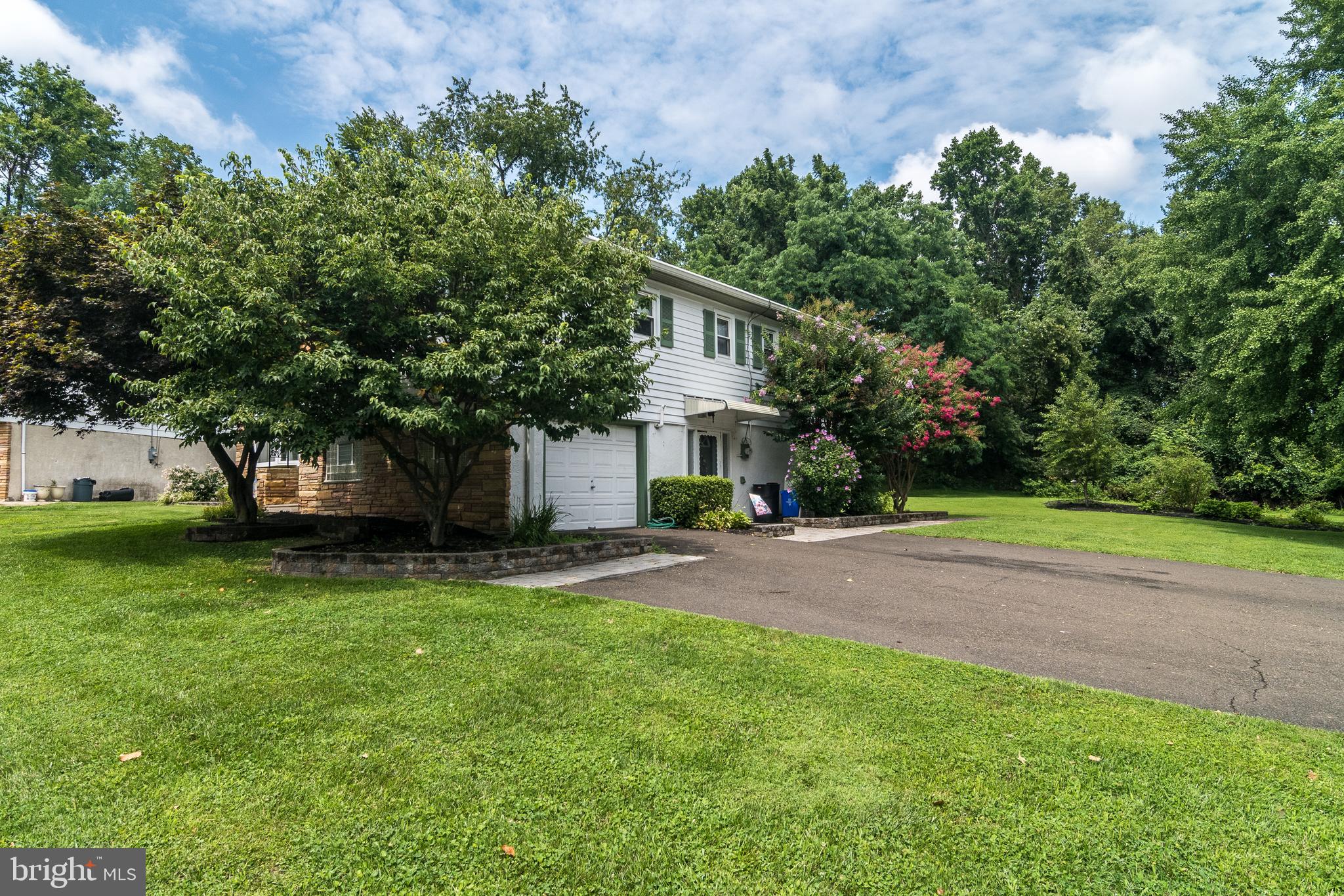 9132 Dale Road Philadelphia, PA 19115 - Photo 6 of 35 Gallery Image 6