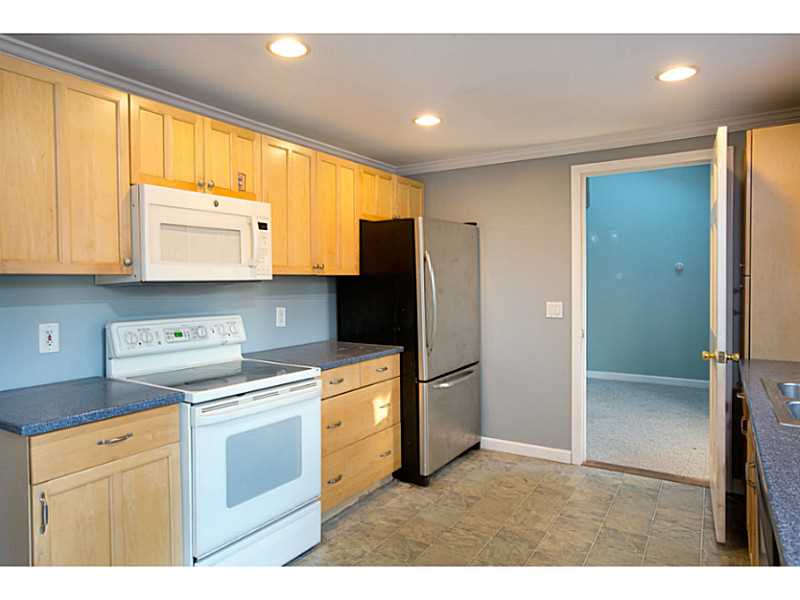 189 Wampanoag Road Warwick, RI 02818 - Photo 8 of 21 Kitchen.