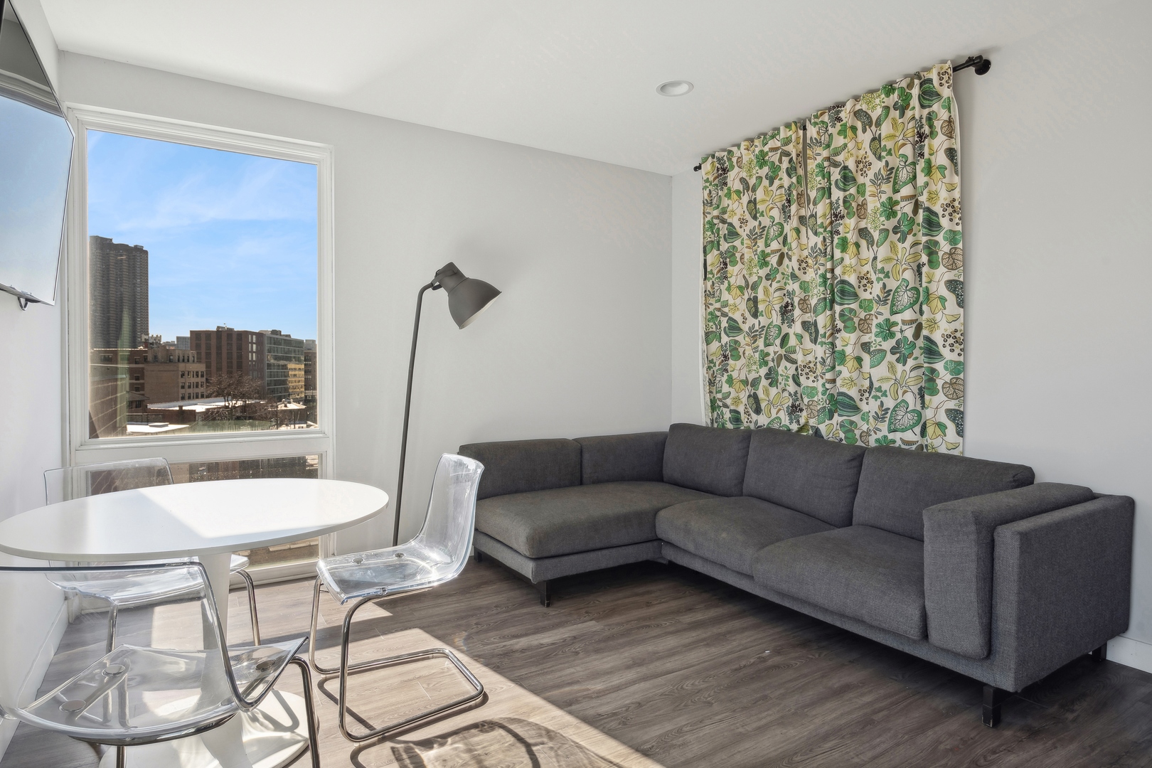 4027 North Broadway, Unit 304 Chicago, IL 60613 - Photo 13 of 14