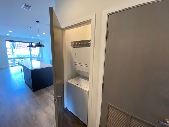 4027 North Broadway, Unit 304 Chicago, IL 60613 - Photo 2 of 14