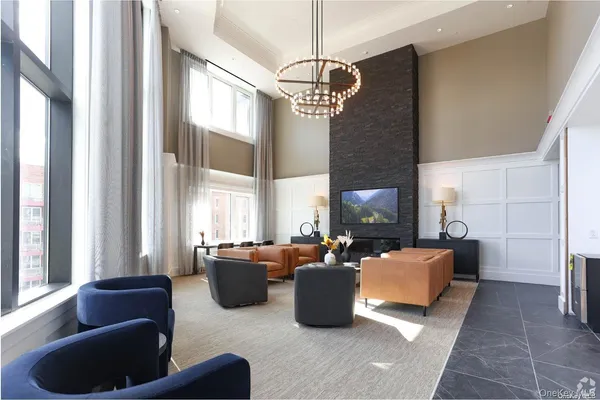 $4,200 | 241-15 Northern Boulevard, Unit 4H | Douglaston