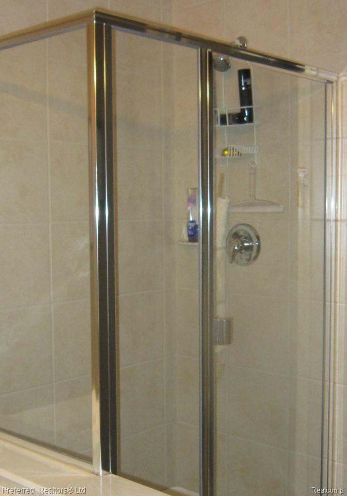 49830 Potomac Road, Unit 82 Canton, MI 48188 - Photo 17 of 29 Potomac Mstr Bath Shower.jpg