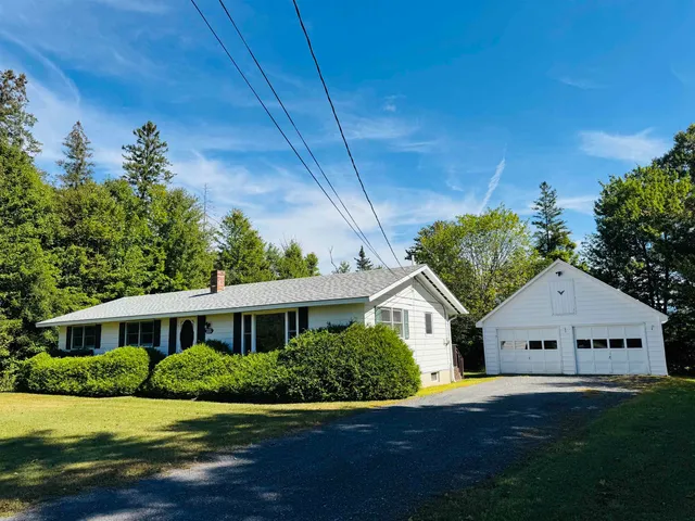$299,900 | 225 Lyndon Heights Drive, Lyndon, VT 05851