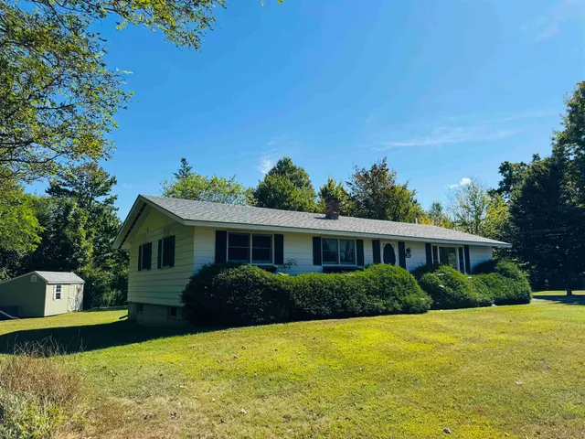 $299,900 | 225 Lyndon Heights Drive, Lyndon, VT 05851