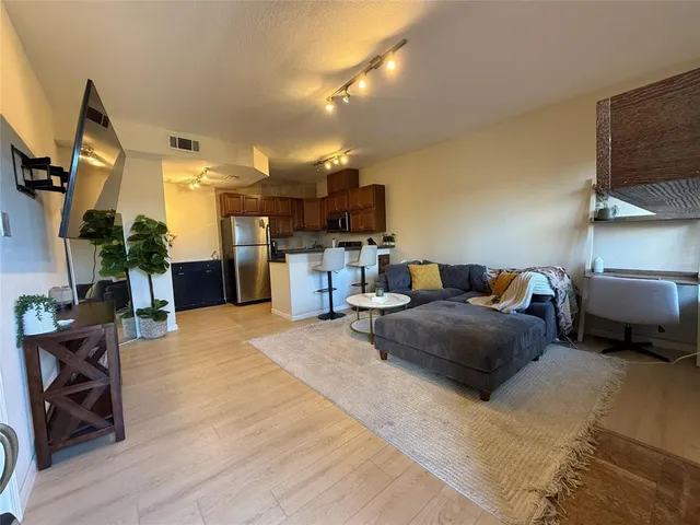 $1,700 | 5757 East University Boulevard, Unit 22R, Dallas, TX 75206