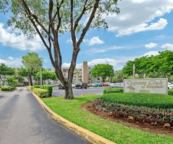 $2,450 | 14250 Southwest 62nd Street, Unit 505, Miami, FL 33183