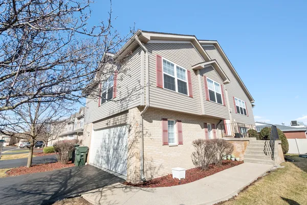 $3,000 | 6840 Oak View Court, Oak Forest, IL 60452