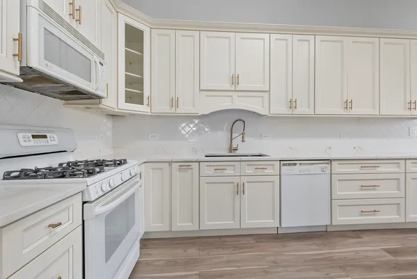 $3,000 | 6840 Oak View Court, Oak Forest, IL 60452